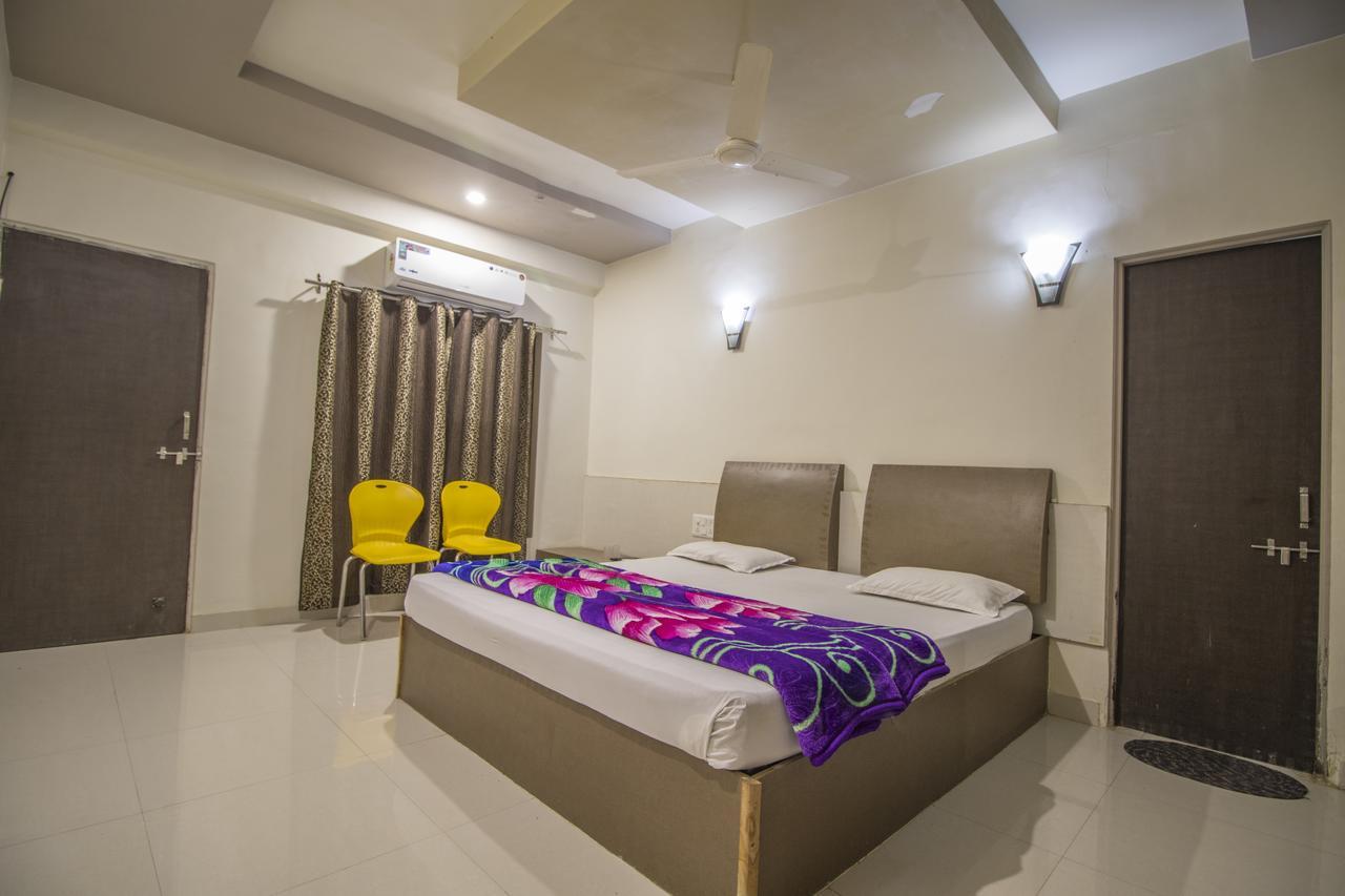 Hotel Yogiraj Palace Shegaon Exterior foto