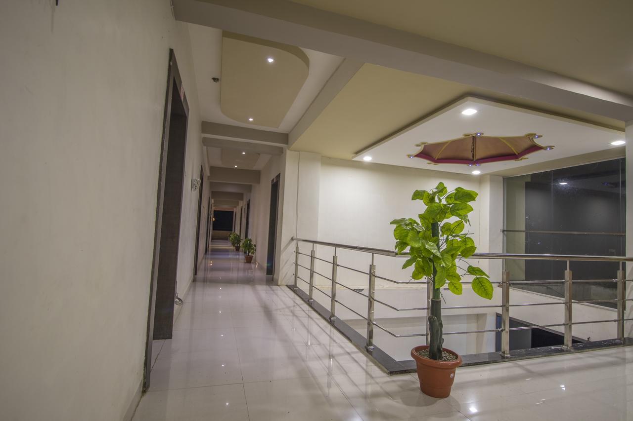 Hotel Yogiraj Palace Shegaon Exterior foto