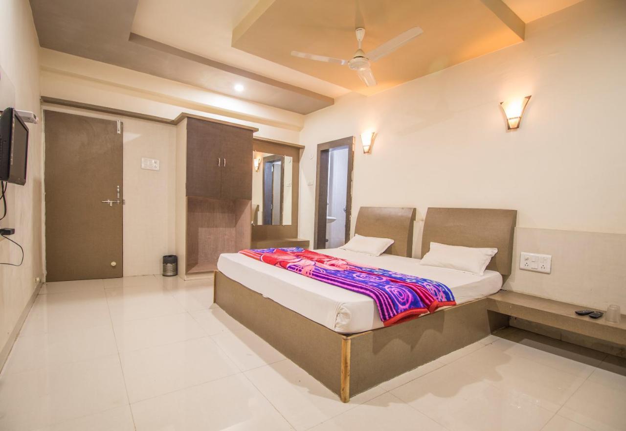 Hotel Yogiraj Palace Shegaon Exterior foto