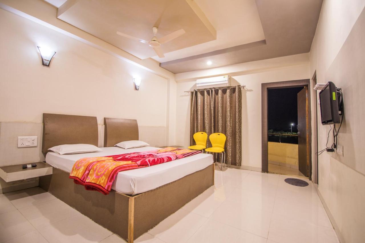 Hotel Yogiraj Palace Shegaon Exterior foto