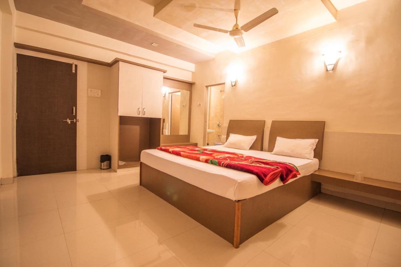Hotel Yogiraj Palace Shegaon Exterior foto